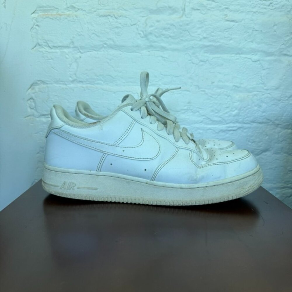 White Nike Air Force